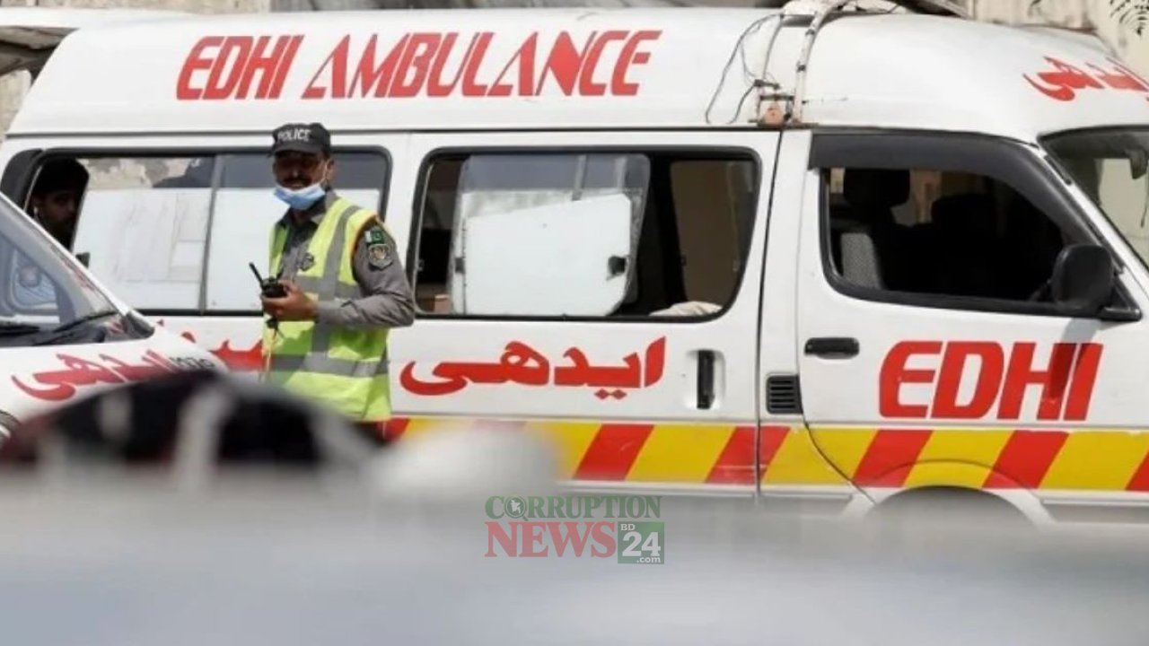 অ্যাম্বুলেন্সে অক্সিজেন সিলিন্ডার বিস্ফোরণ, গর্ভবতী নারীসহ ১০ জন নিহত