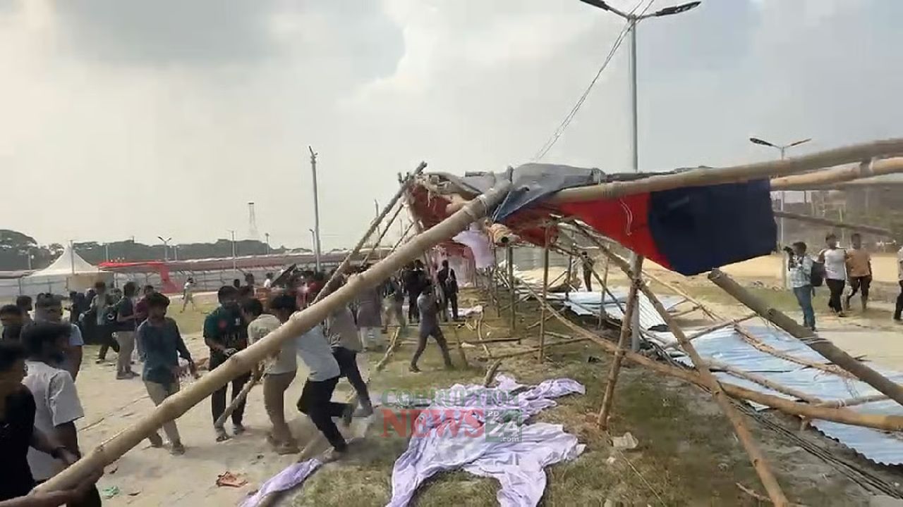শেরেবাংলা নগরে সচিবালয় স্থানান্তরকে ঘিরে শেকৃবি শিক্ষার্থীদের প্রতিবাদে মেলার স্থাপনা ধ্বংস