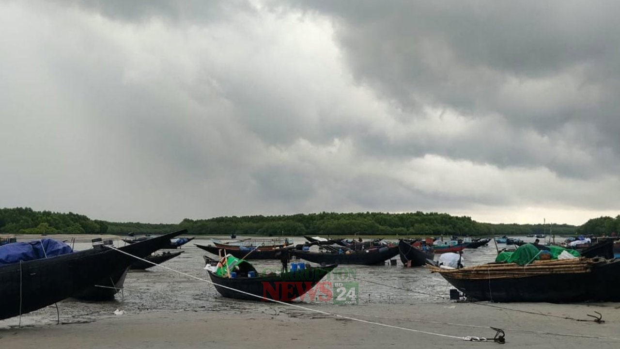 উত্তাল সাগর, বৈরী আবহাওয়ার কবলে দুবলার ১০ হাজার জেলে
