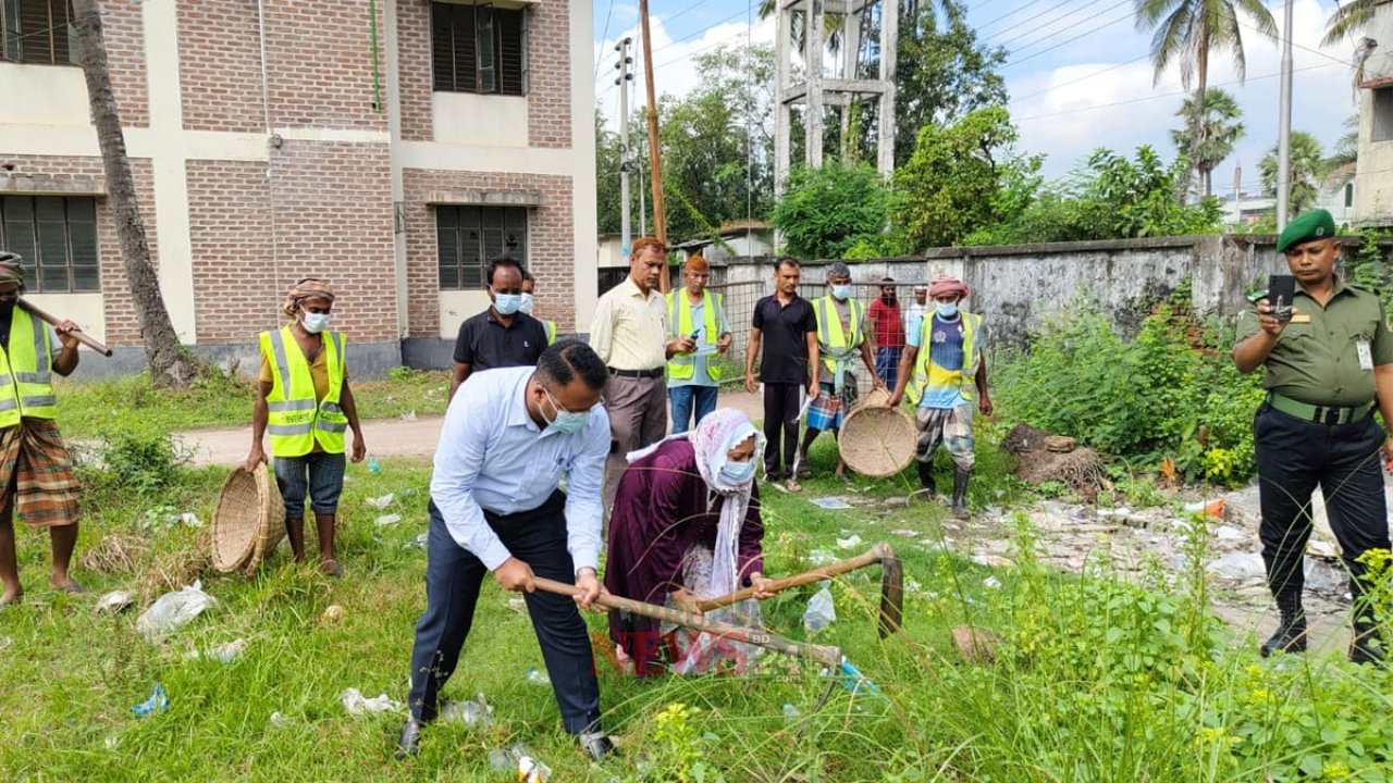ডেঙ্গু প্রতিরোধে কুমারখালীতে পরিচ্ছন্নতা অভিযান উদ্বোধন